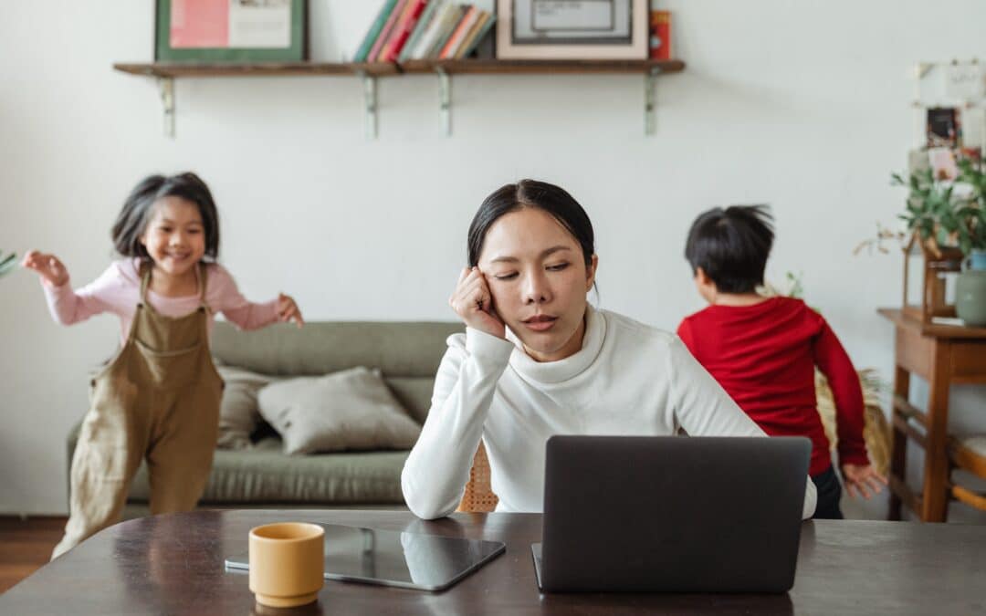 The Struggle of Being a Working Mom: Overcoming Imposter Syndrome and Mom Guilt